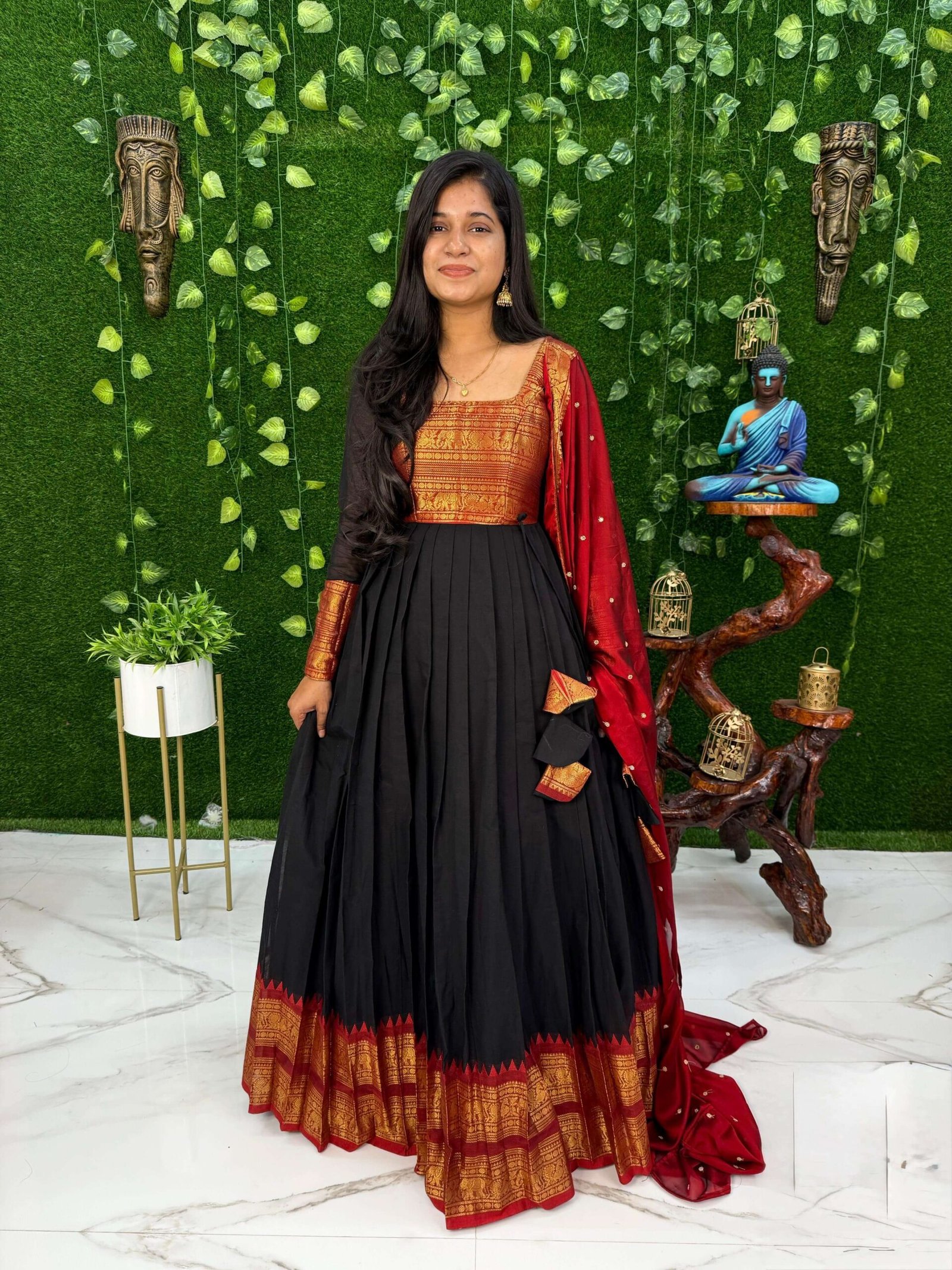 MAYIL - Black & Red (Maxi)