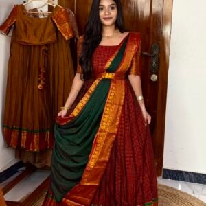 Karigai Checks Hallf saree -  Maroon And Dark Green